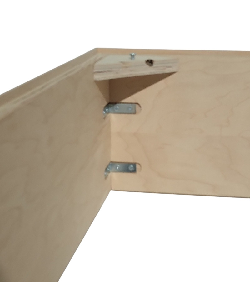 Apron reinforced with L brackets